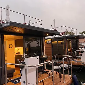 Botel Casas Flotantes - Boatvillage